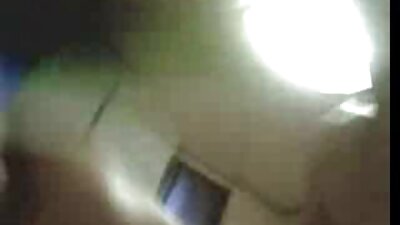 அனல் செக்ஸ் போது சூடான டீன் சத்தமாக வருகிறது